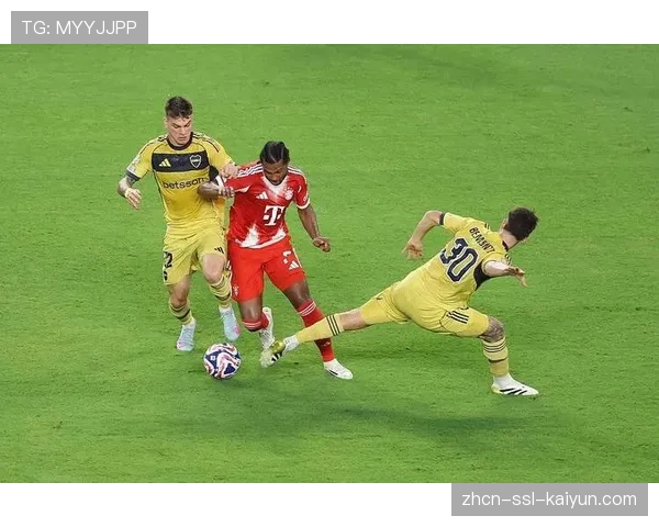 巴黎3-2领先拜仁，登贝莱传射，凯恩点射破门